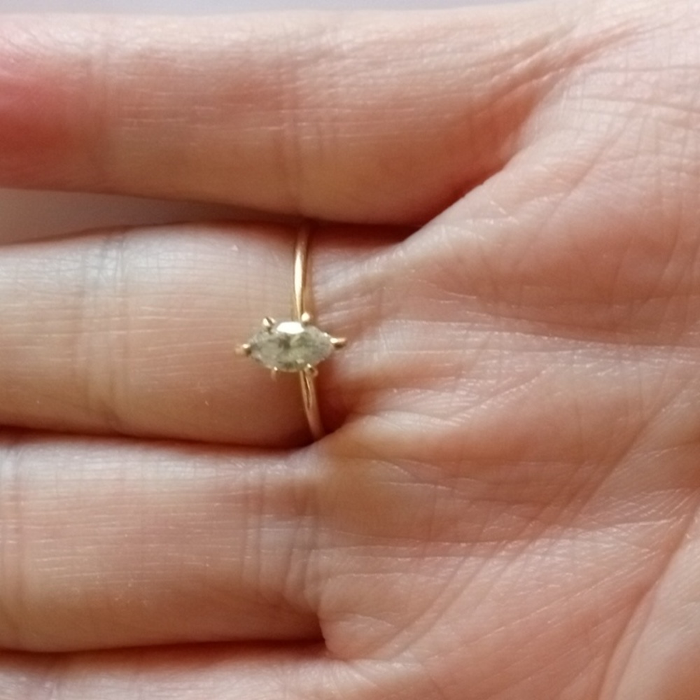 On hold. 14K Diamond ring - Picture 5 of 6